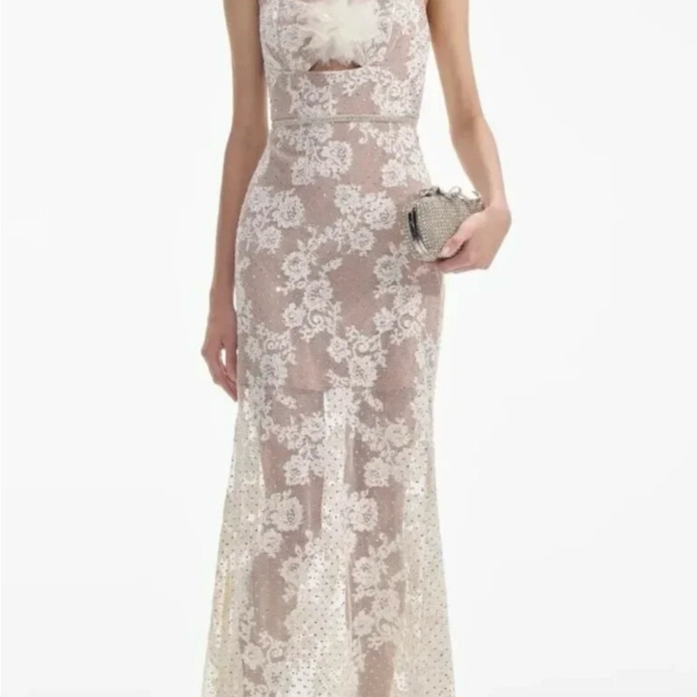 Cream Sleeveless Halter Backless Gown
NEVER WORN. NEW without tags.